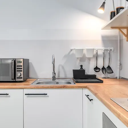 Wybrzeze Kosciuszkowskie 17 By Nyx * وارسو