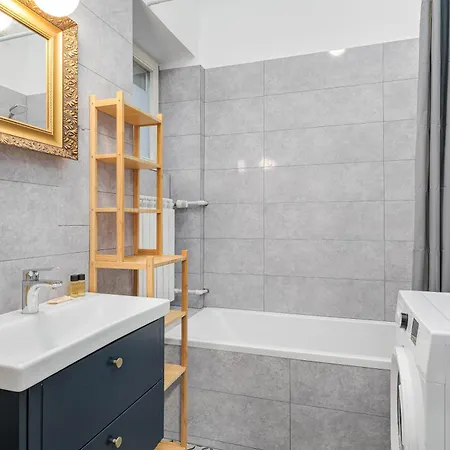 Wybrzeze Kosciuszkowskie 17 By Nyx